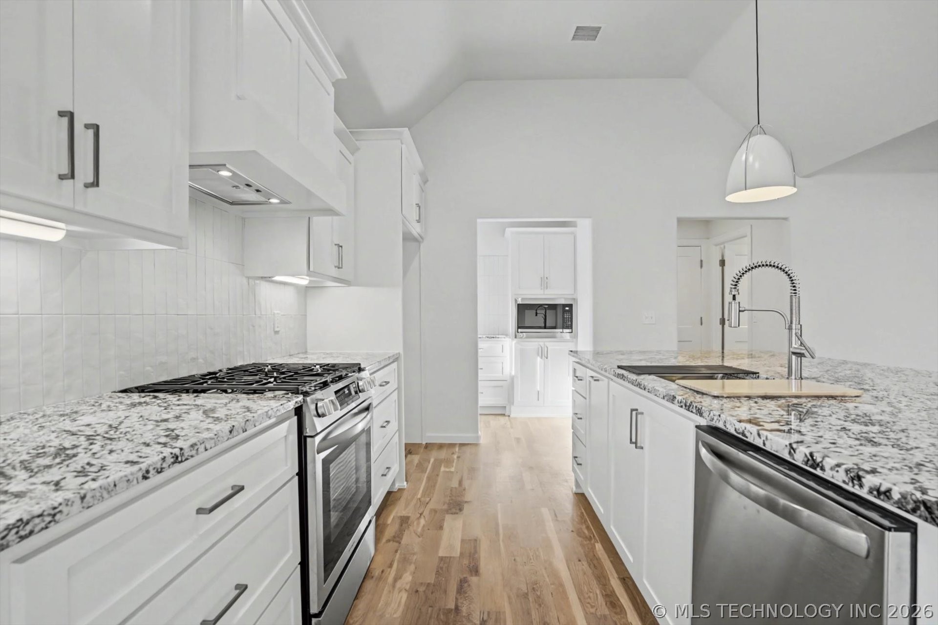 23086 E 106th Place S Property Photo 9