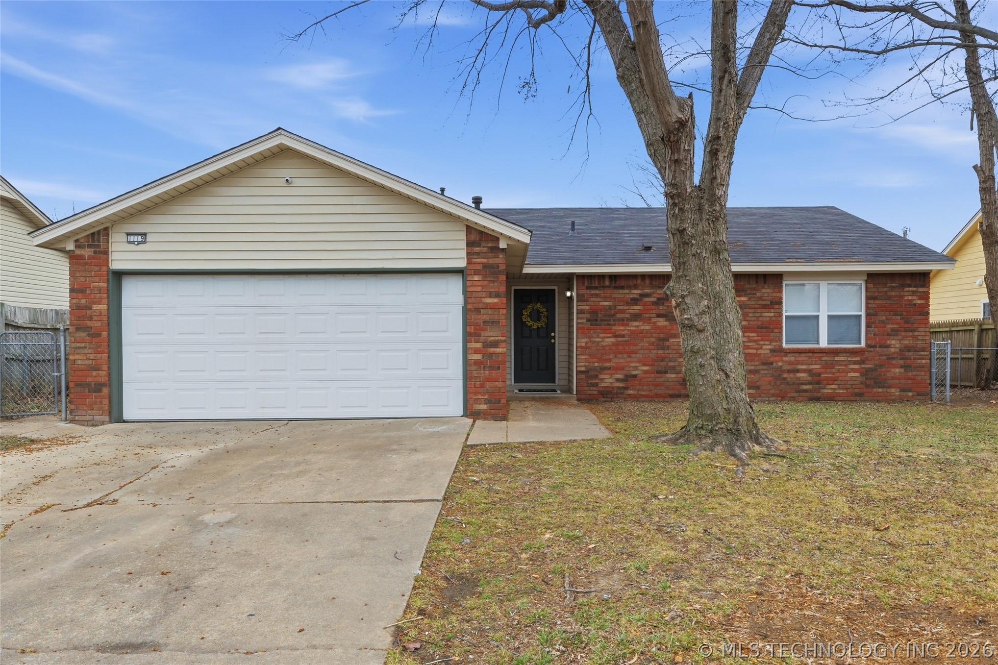 1119 N Hickory Drive Property Photo 1