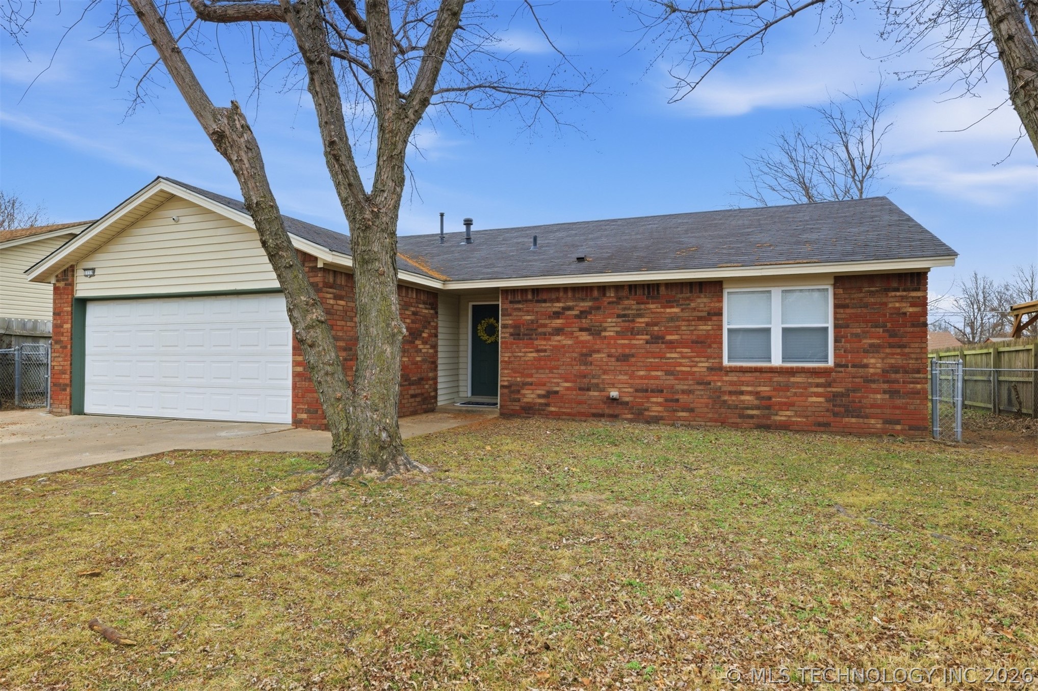 1119 N Hickory Drive Property Photo 2