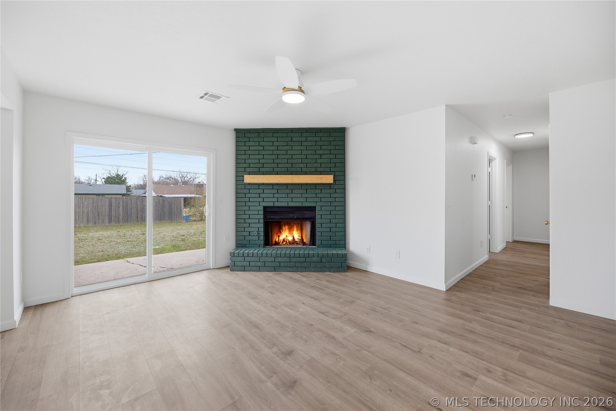 1119 N Hickory Drive Property Photo 5
