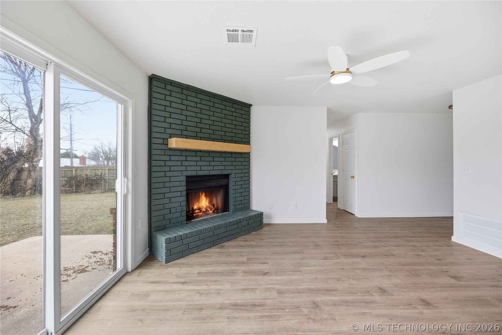 1119 N Hickory Drive Property Photo 6
