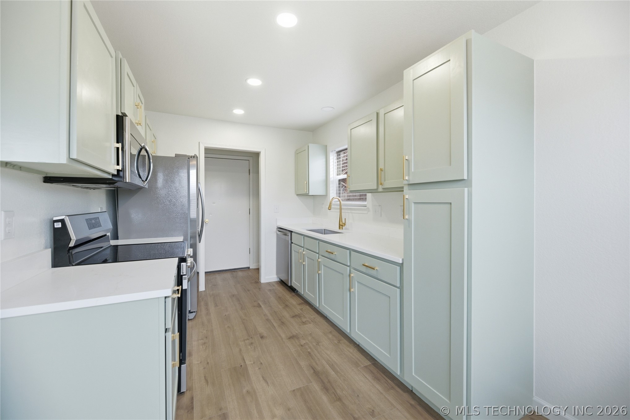 1119 N Hickory Drive Property Photo 8