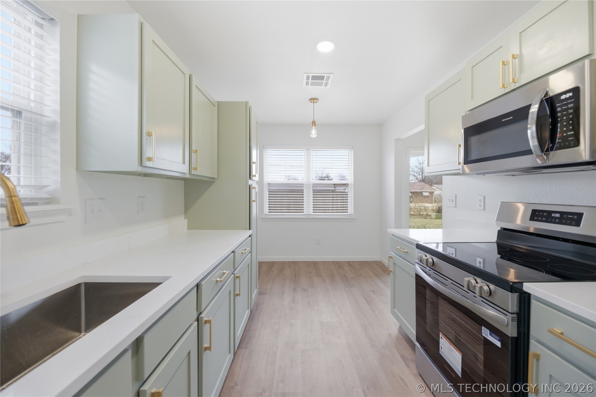 1119 N Hickory Drive Property Photo 11