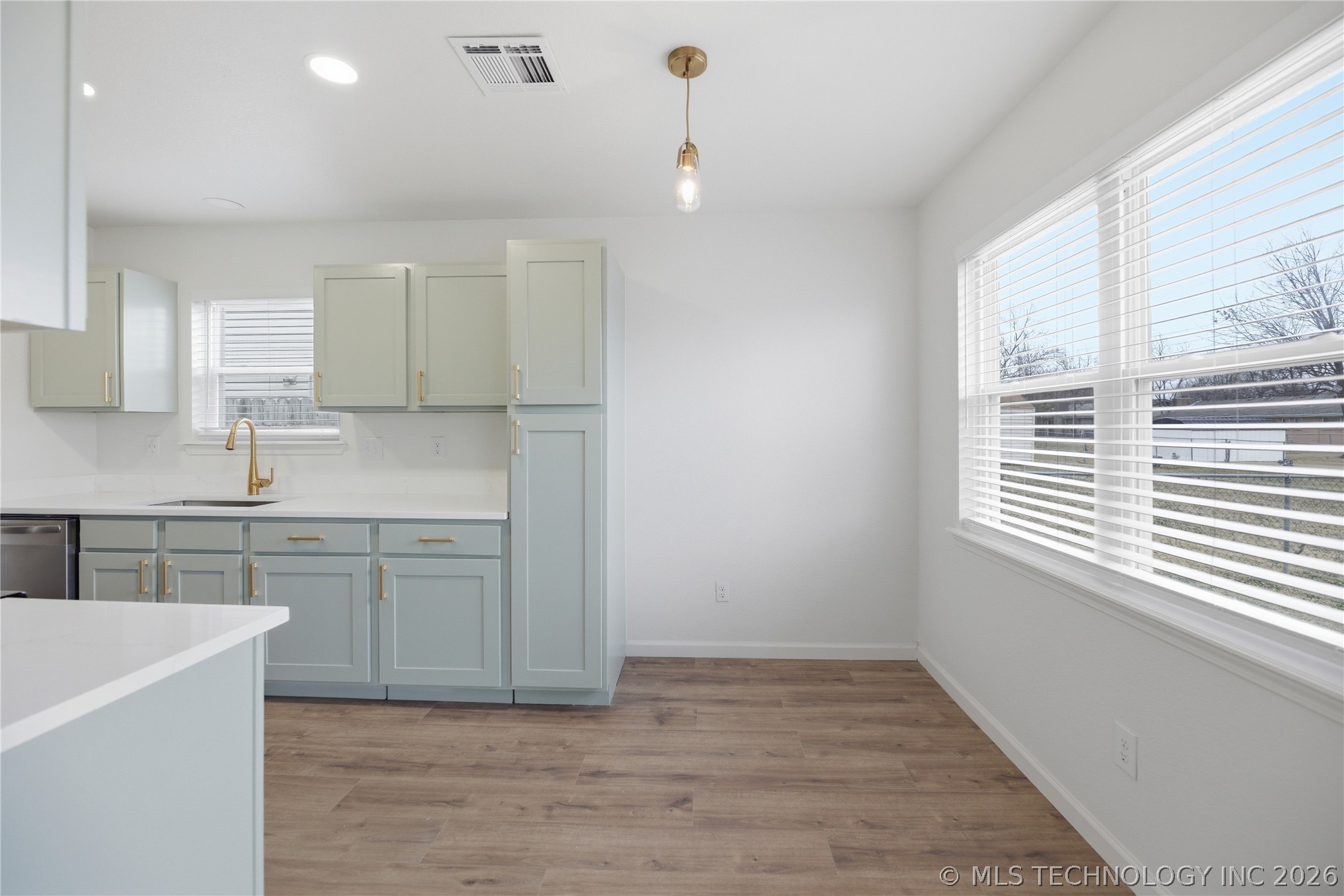 1119 N Hickory Drive Property Photo 12