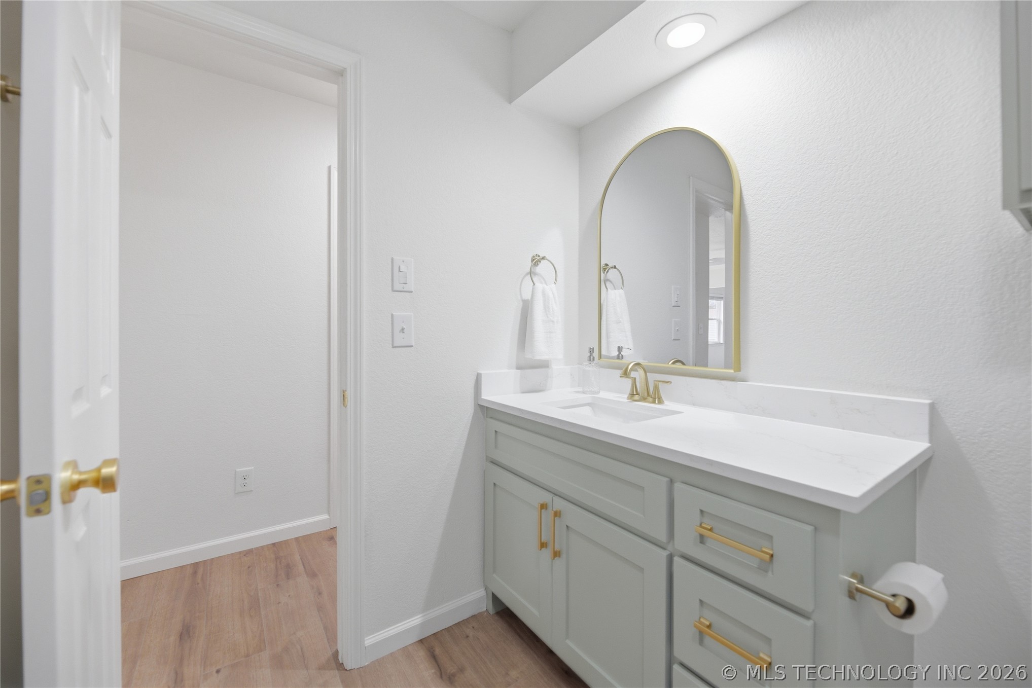 1119 N Hickory Drive Property Photo 13