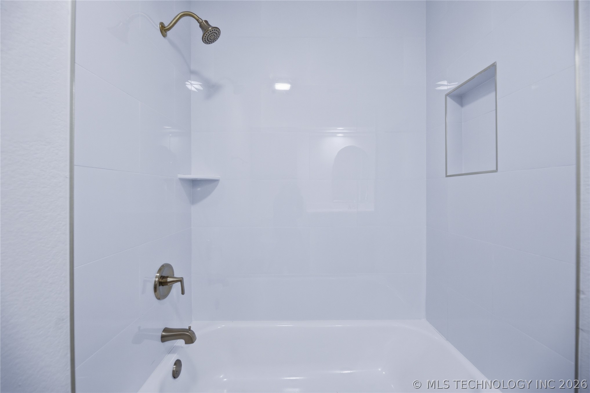 1119 N Hickory Drive Property Photo 14