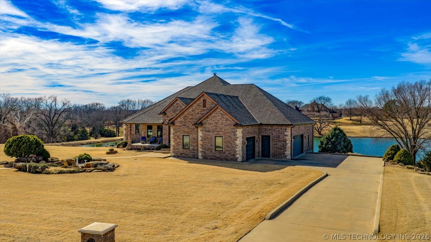 2621 Rabbit Ridge Property Photo 4
