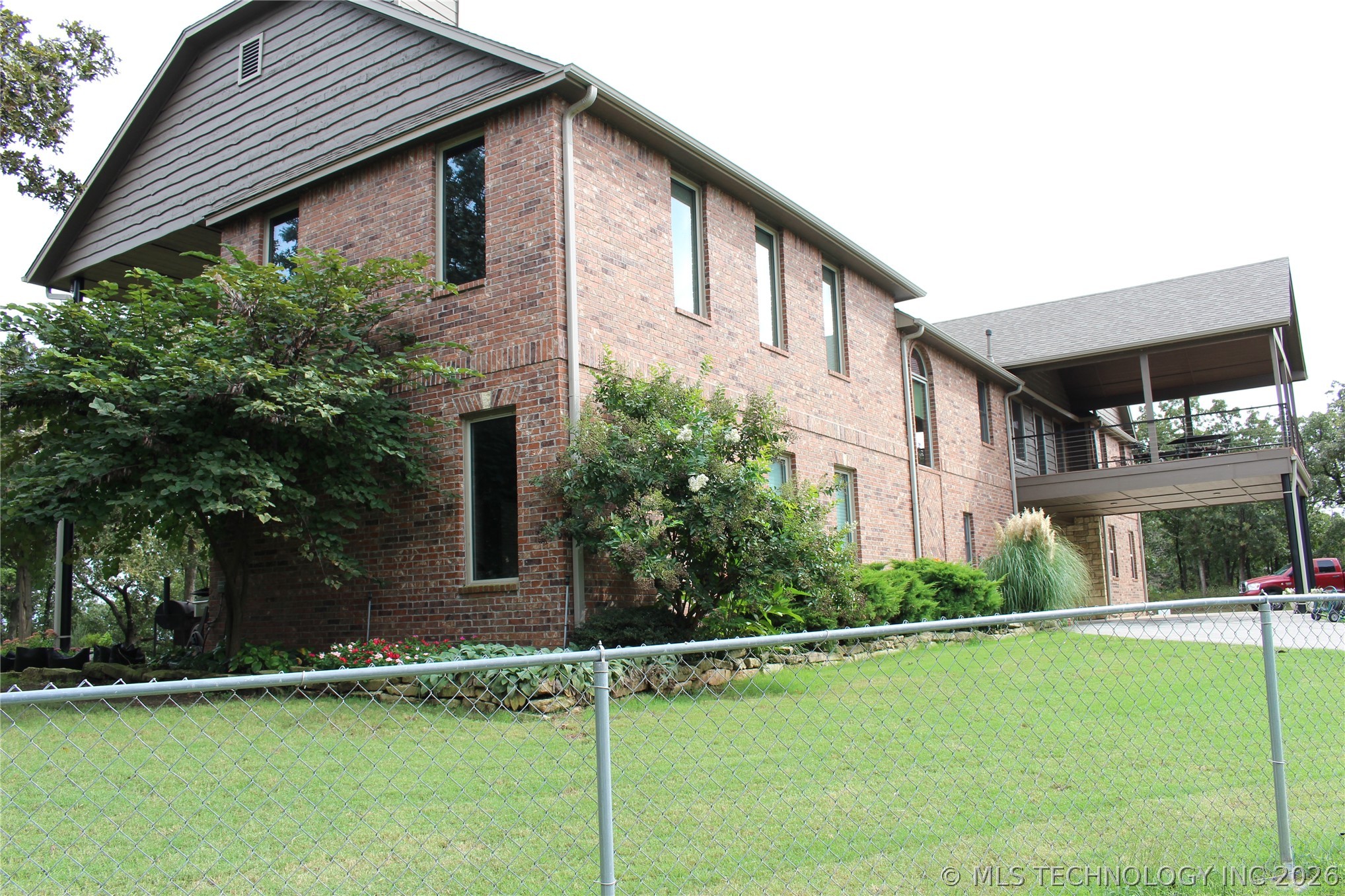 610 N 256 West Avenue Property Photo 4