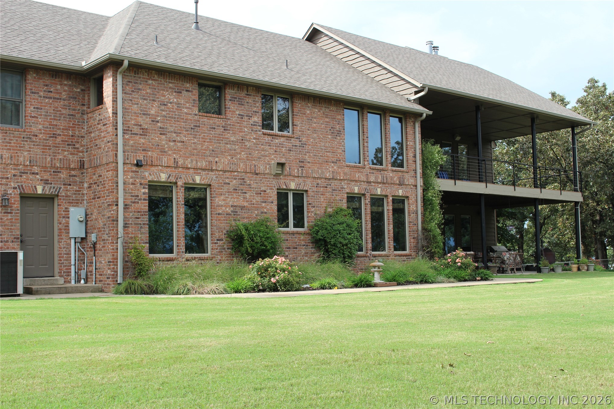 610 N 256 West Avenue Property Photo 6