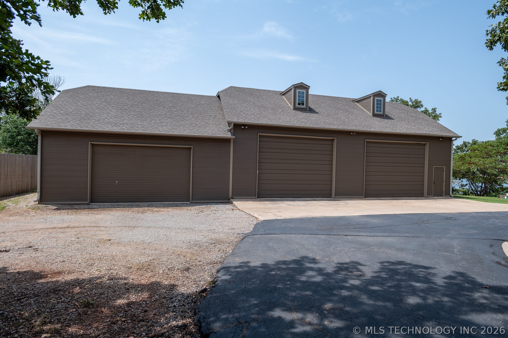 610 N 256 West Avenue Property Photo 9