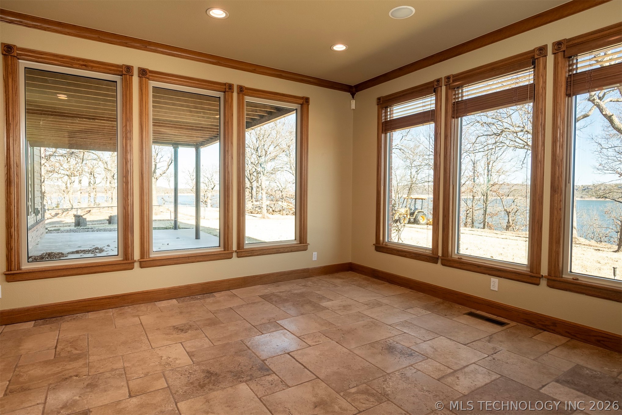 610 N 256 West Avenue Property Photo 19