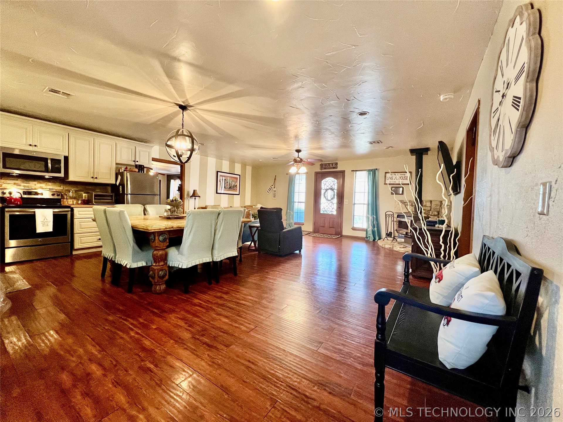 12326 Scott Drive Property Photo 8