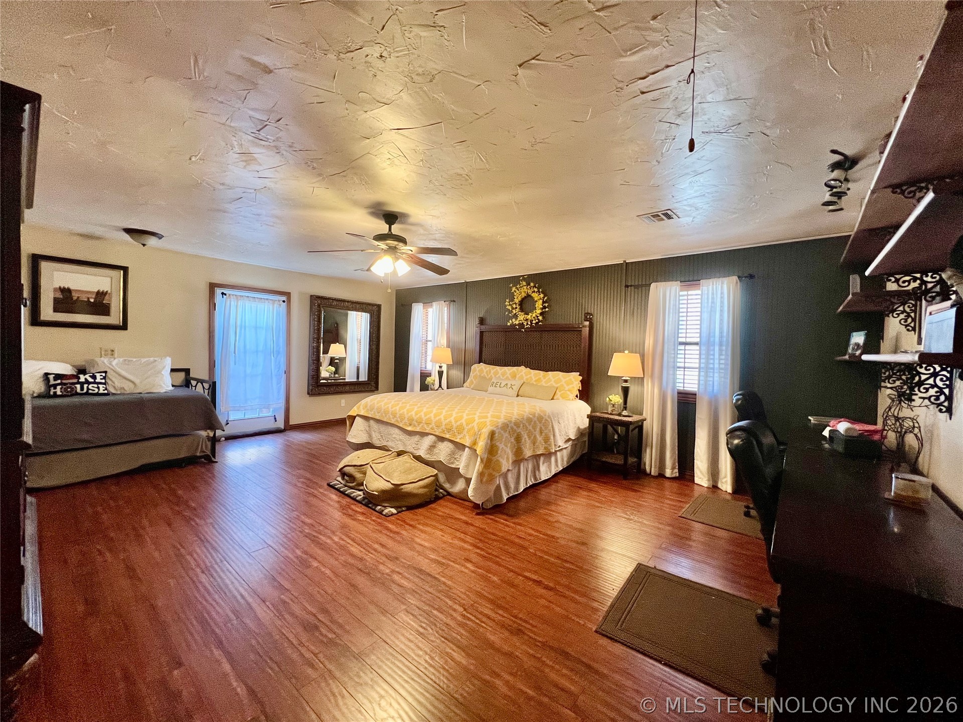 12326 Scott Drive Property Photo 15