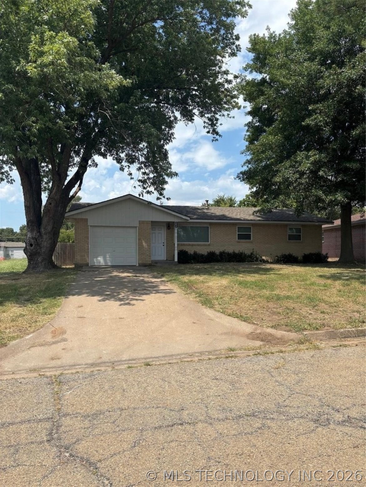 1436 E Moses Street Property Photo 1