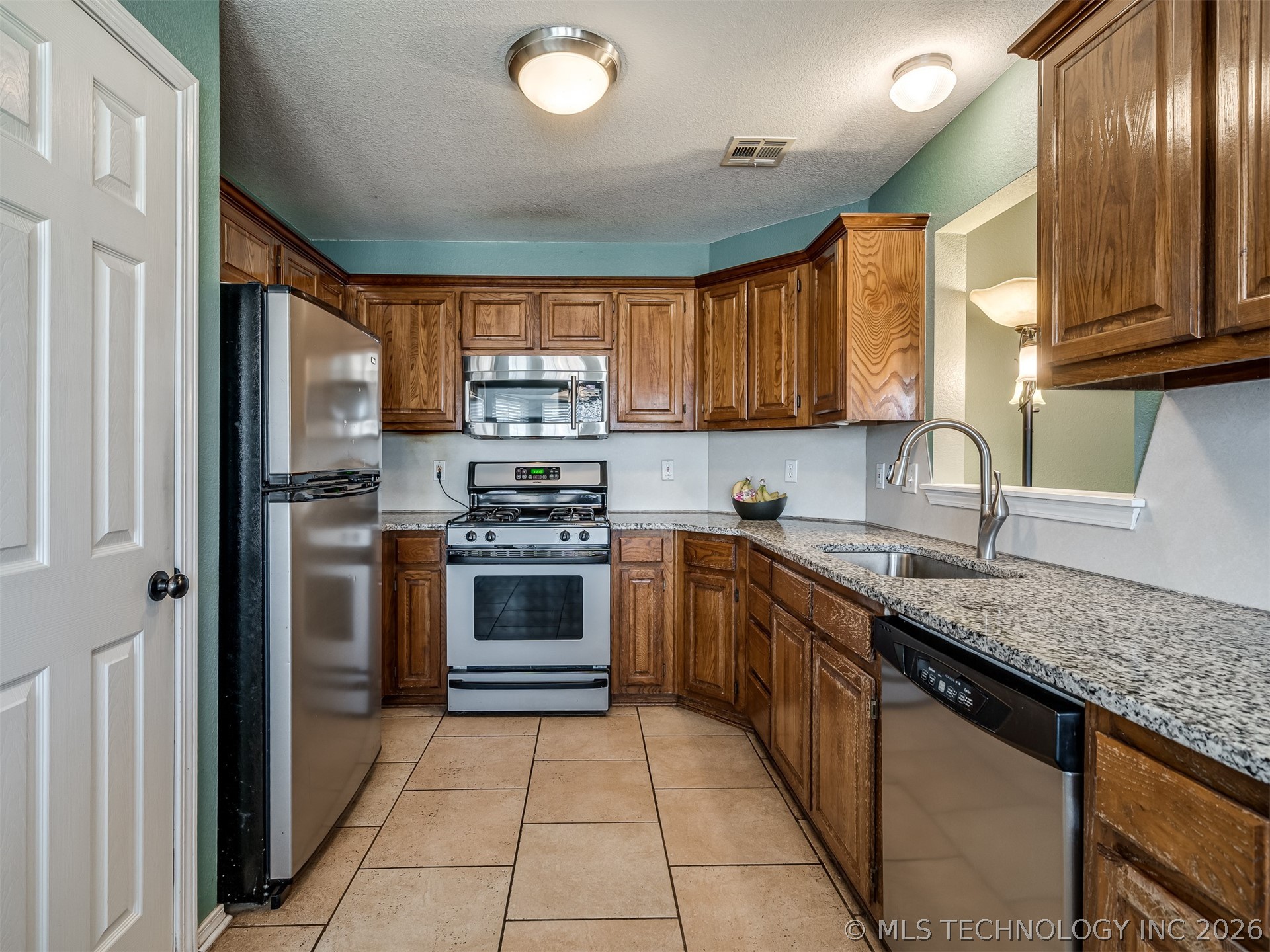 1171 E 133rd Street Property Photo 4
