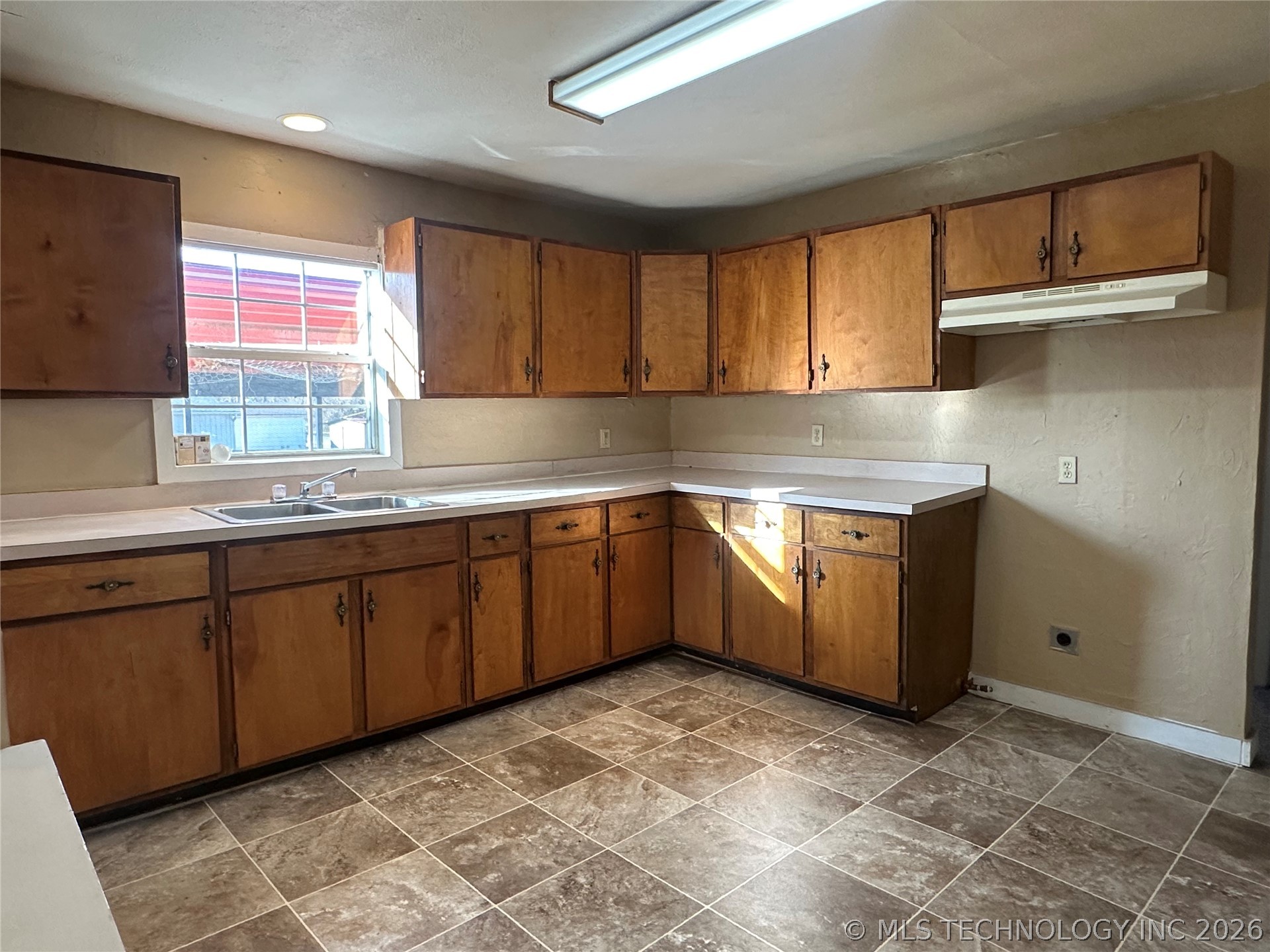 1026 N Taft Avenue Property Photo 4