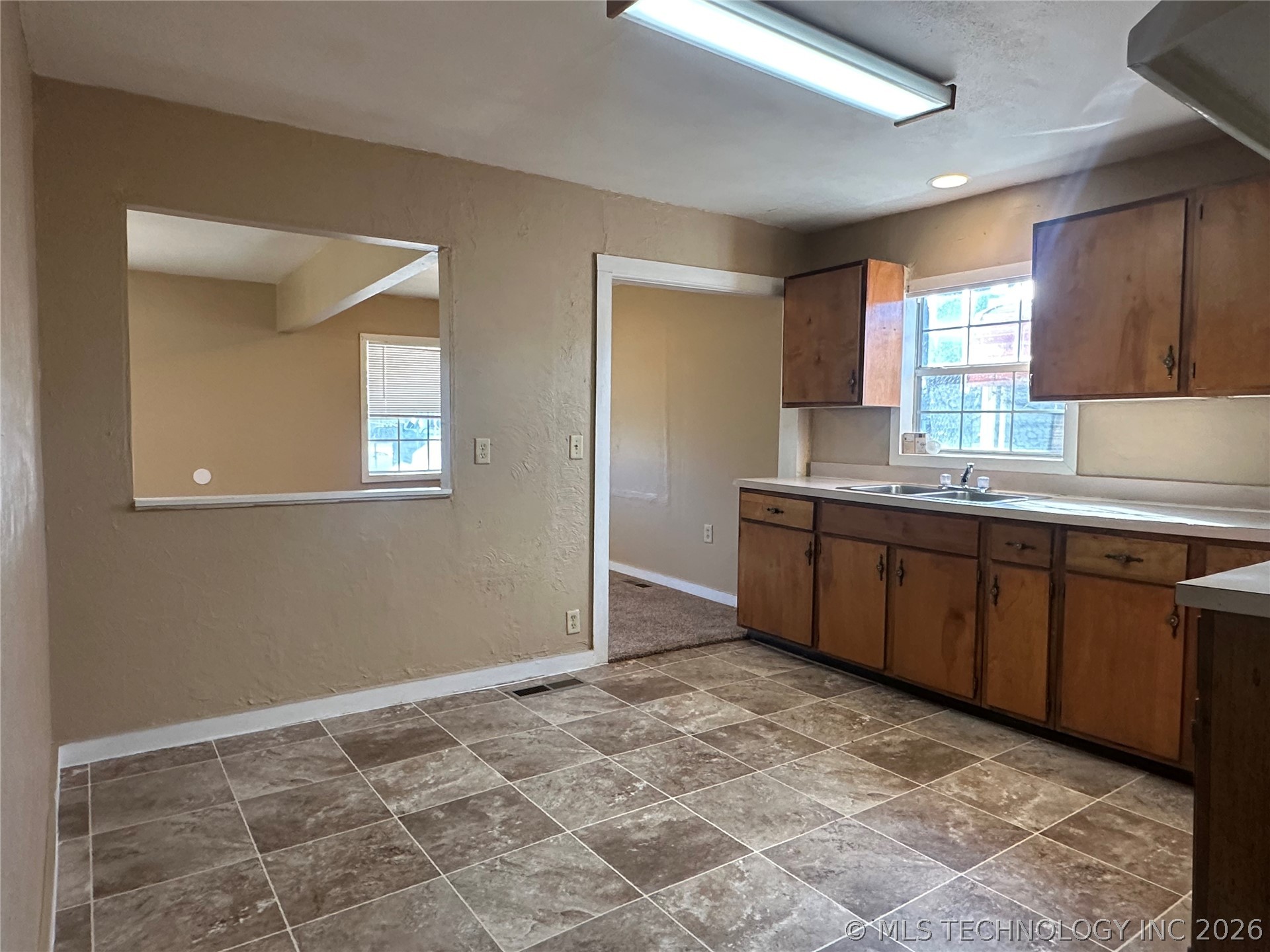 1026 N Taft Avenue Property Photo 6