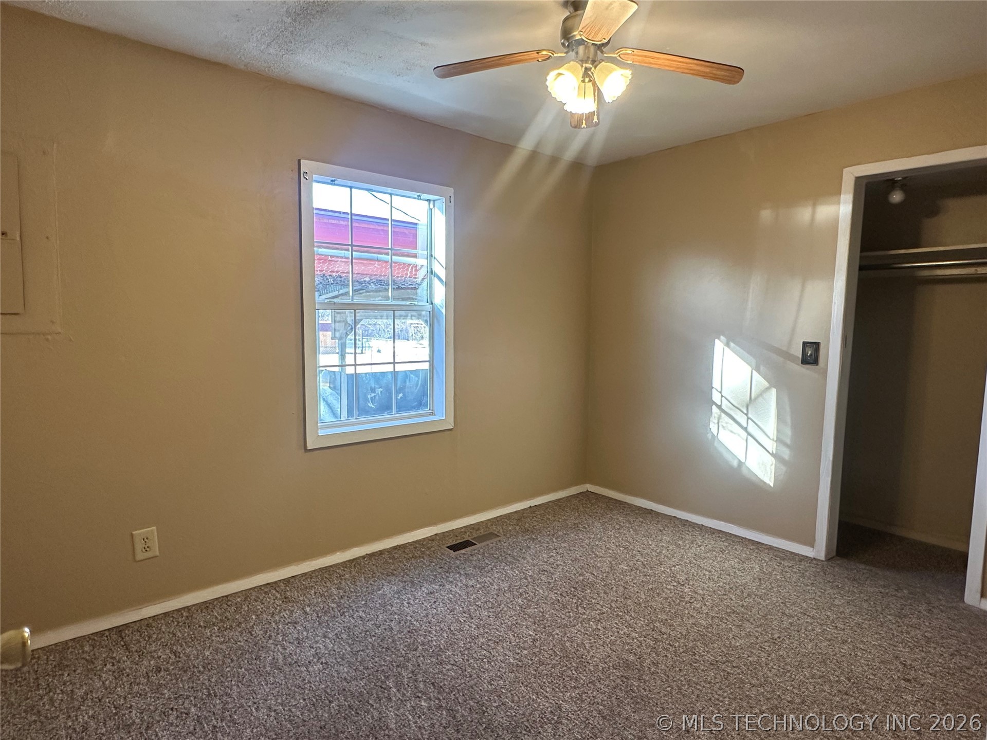 1026 N Taft Avenue Property Photo 9