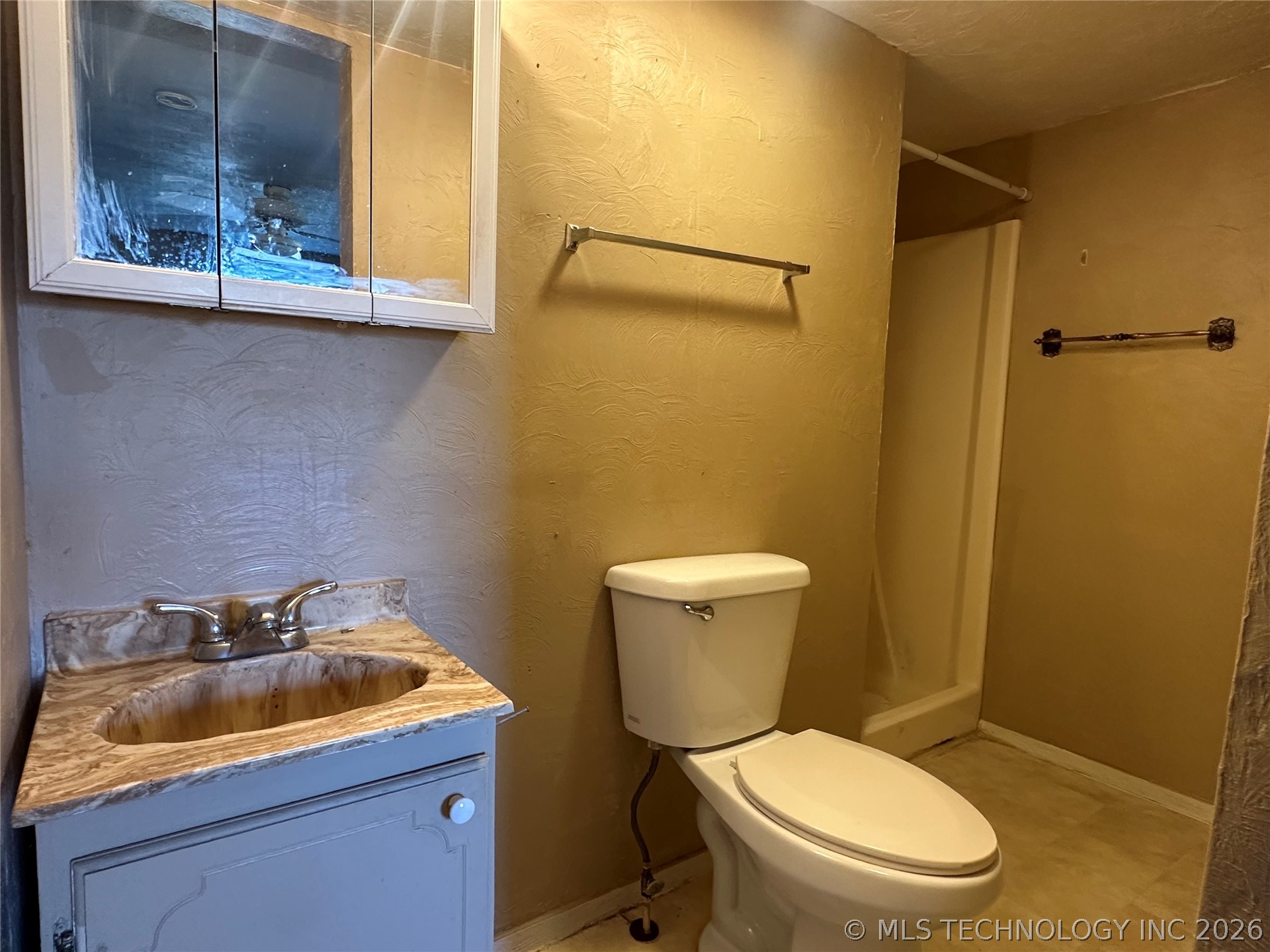 1026 N Taft Avenue Property Photo 11