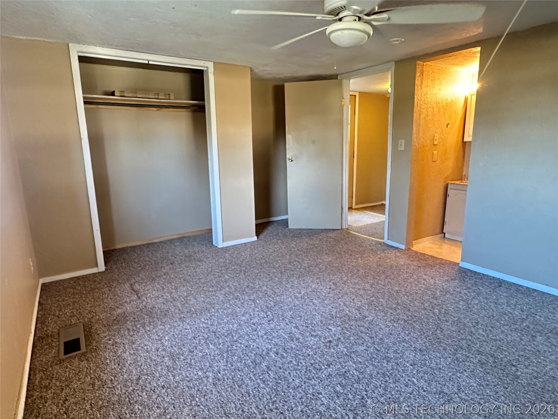 1026 N Taft Avenue Property Photo 13