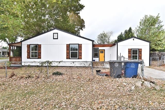 3219 E Oklahoma Place Property Photo 3