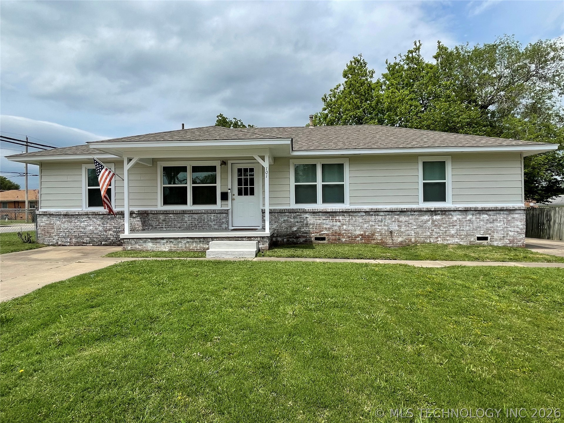 101 E 7th Street Property Photo 1