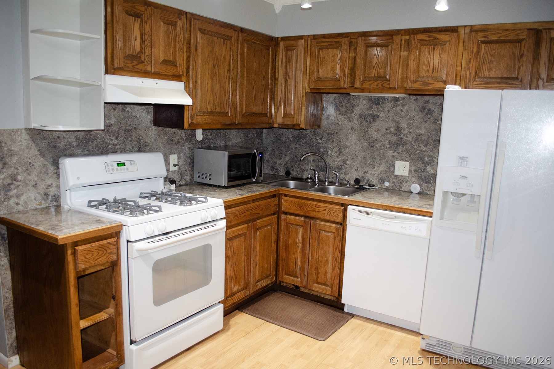 14 E Portland Avenue Property Photo 5