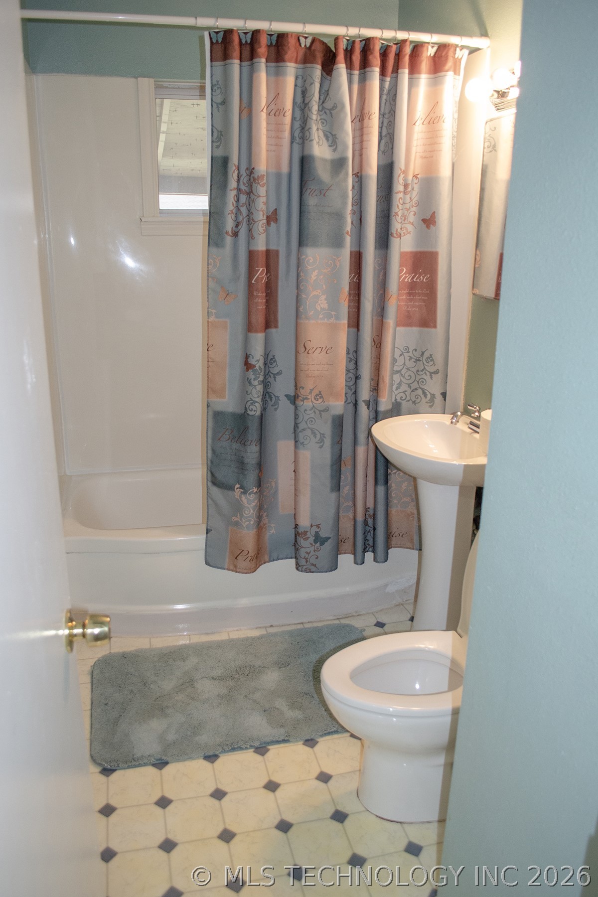 14 E Portland Avenue Property Photo 8