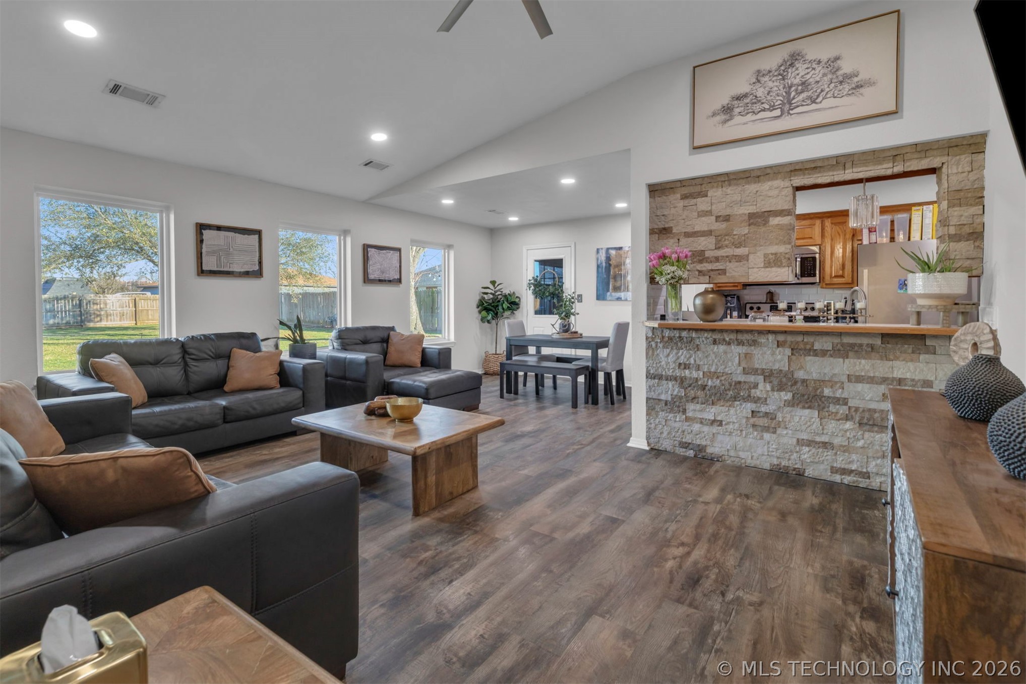 1704 Lahoma Property Photo 3