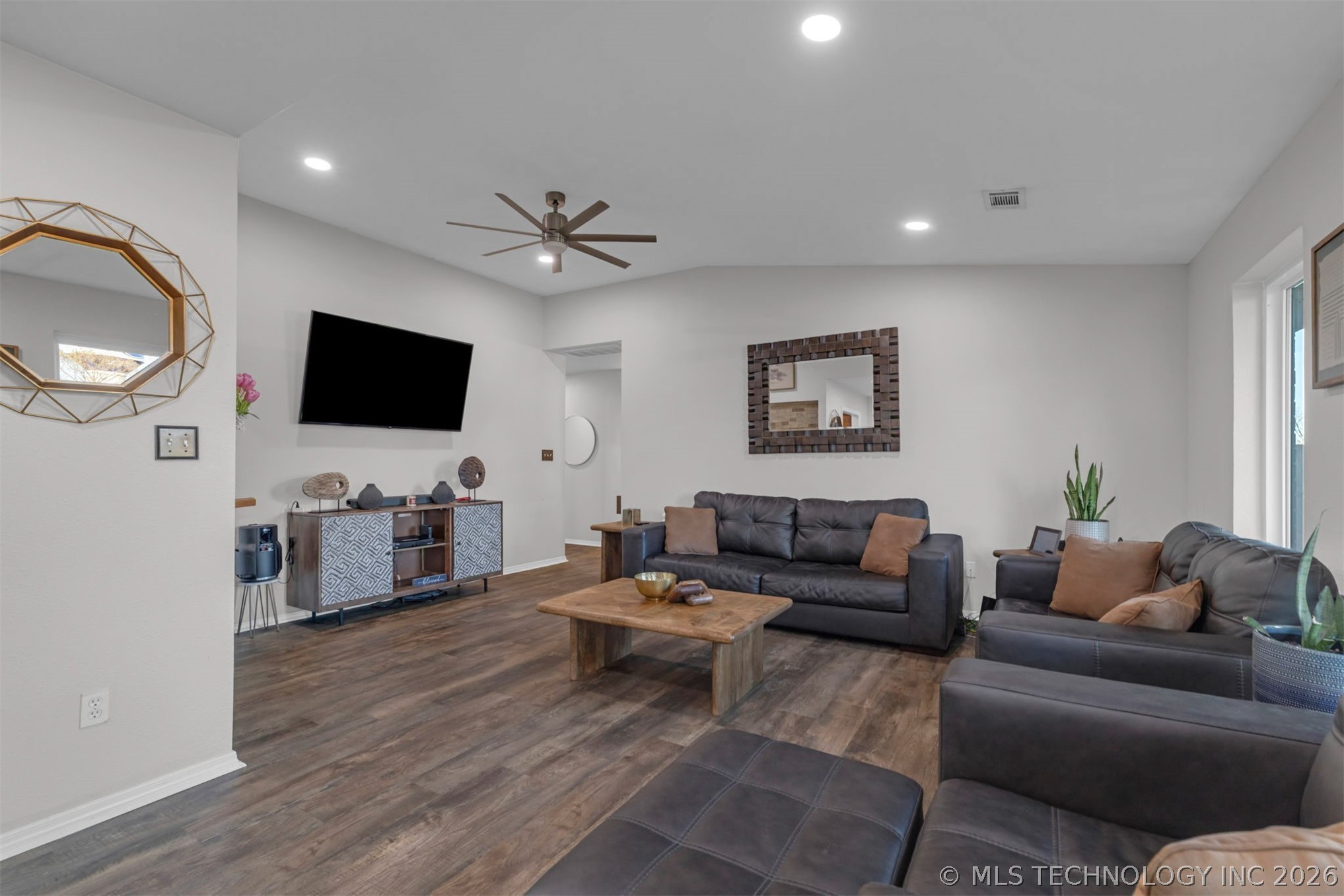 1704 Lahoma Property Photo 4
