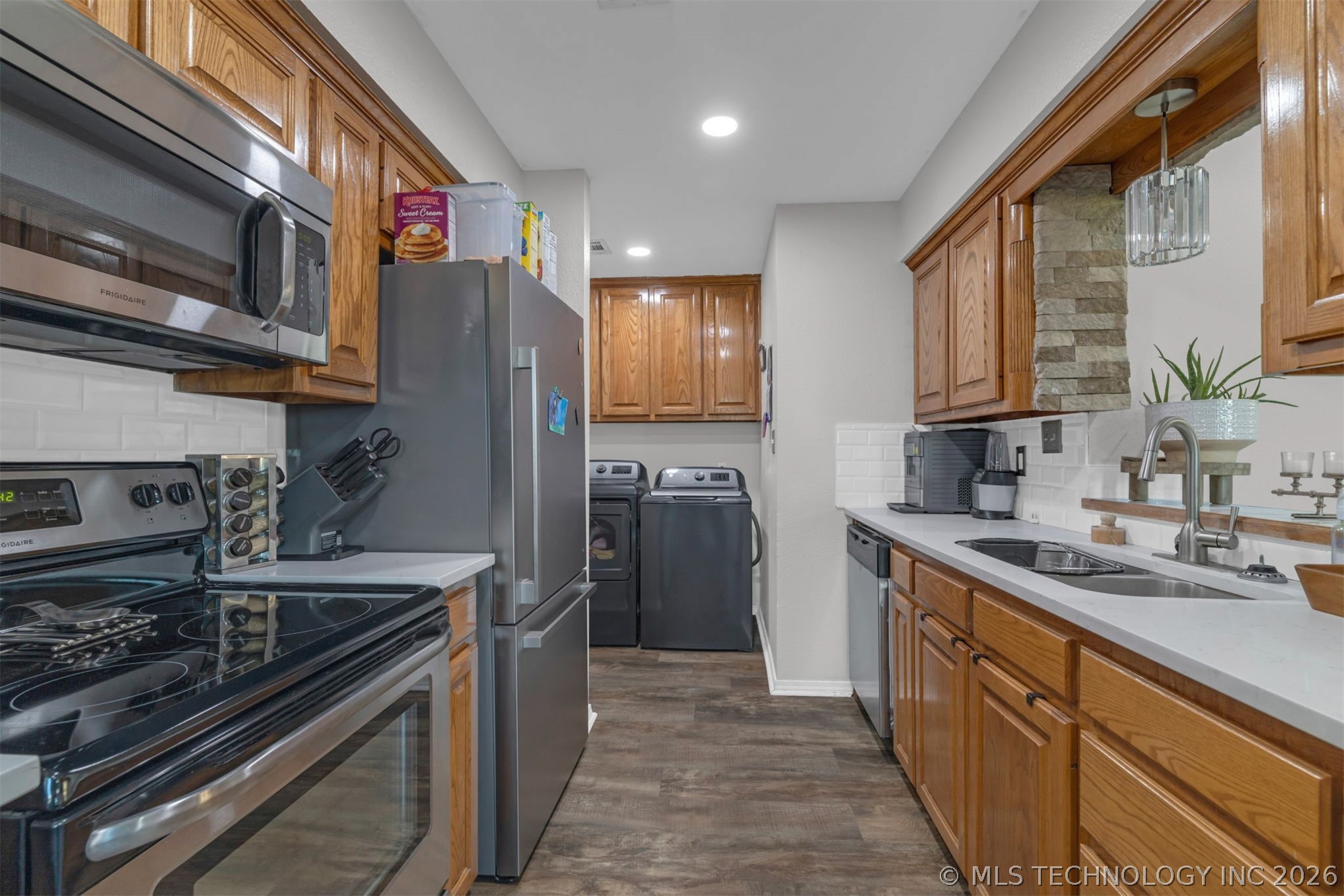 1704 Lahoma Property Photo 6