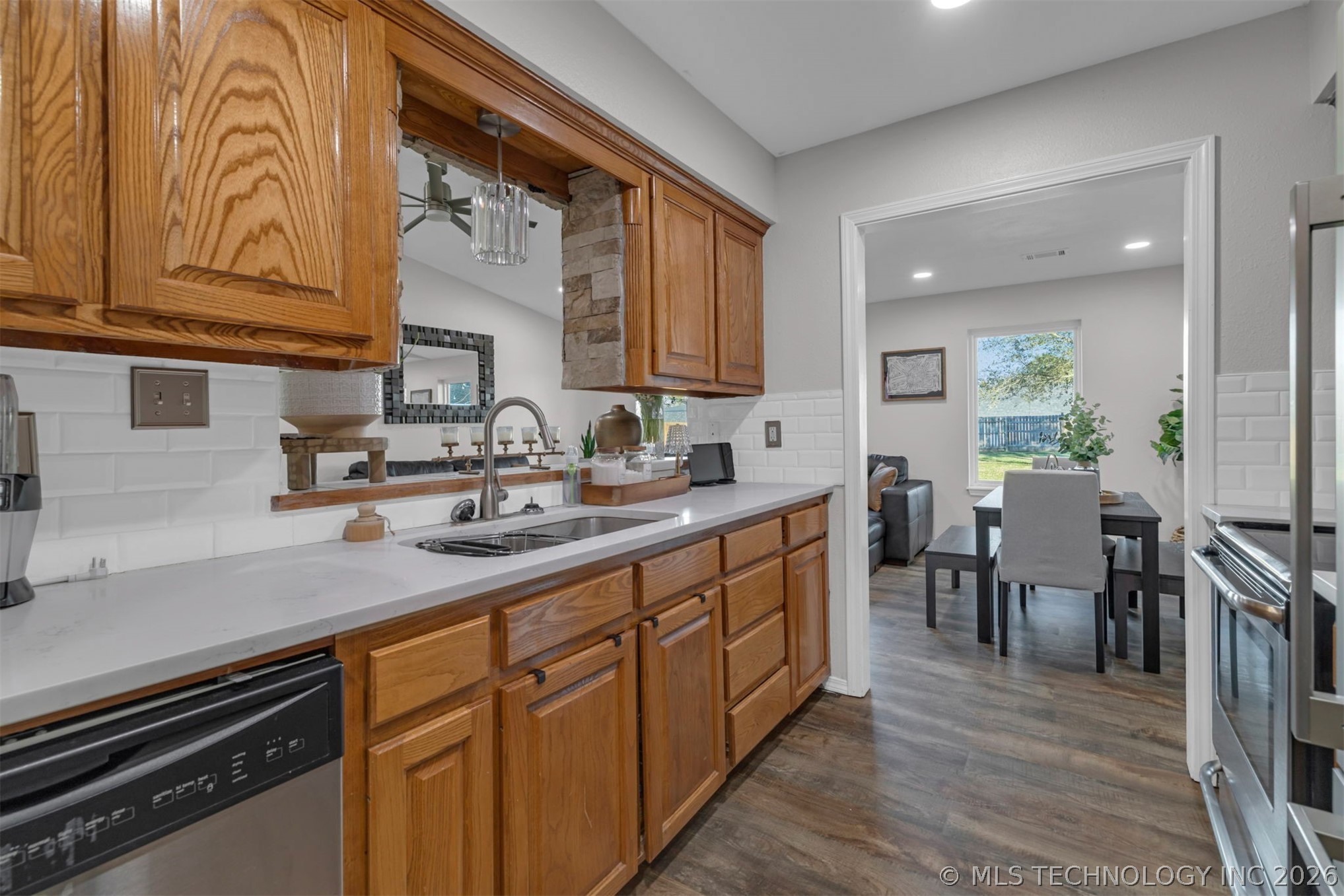 1704 Lahoma Property Photo 7
