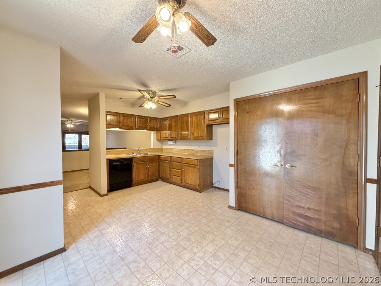 8019 S 77th East Avenue Property Photo 16