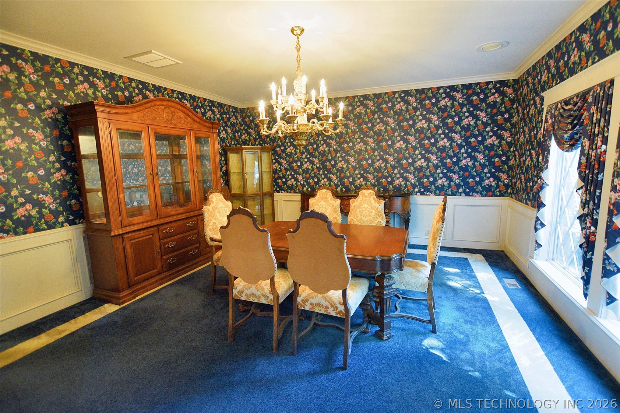 720 S East Avenue Property Photo 5