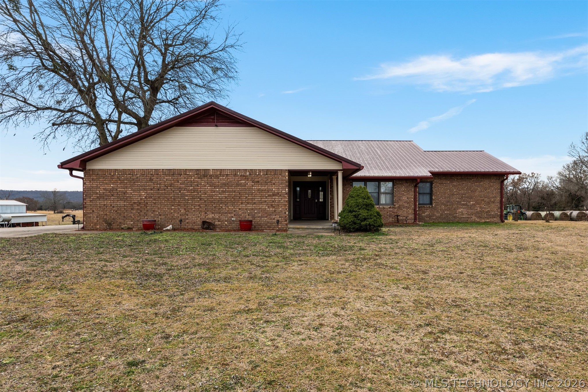 458540 E 1040 Road Property Photo 1