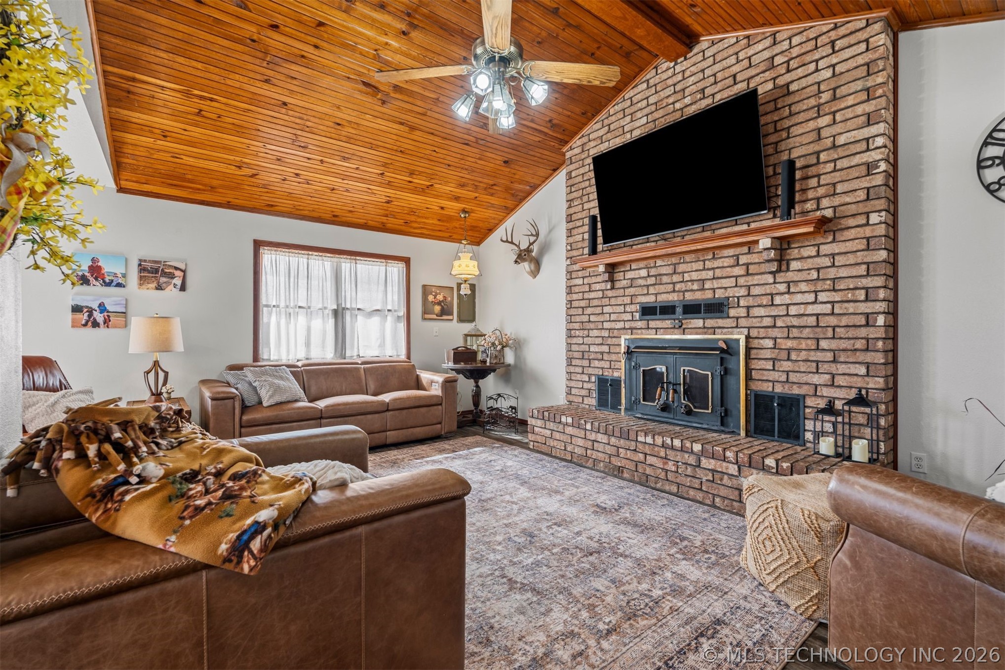 458540 E 1040 Road Property Photo 4