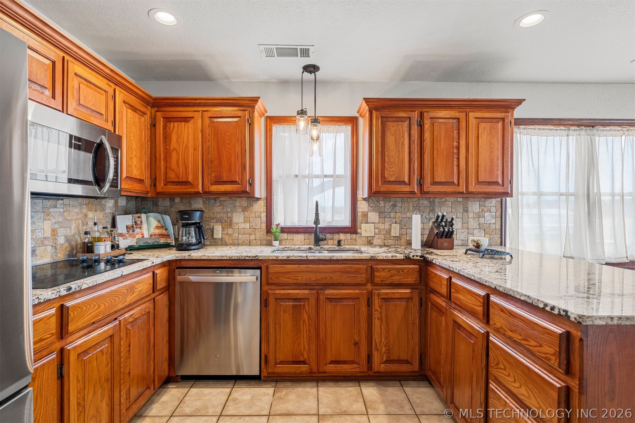 458540 E 1040 Road Property Photo 9
