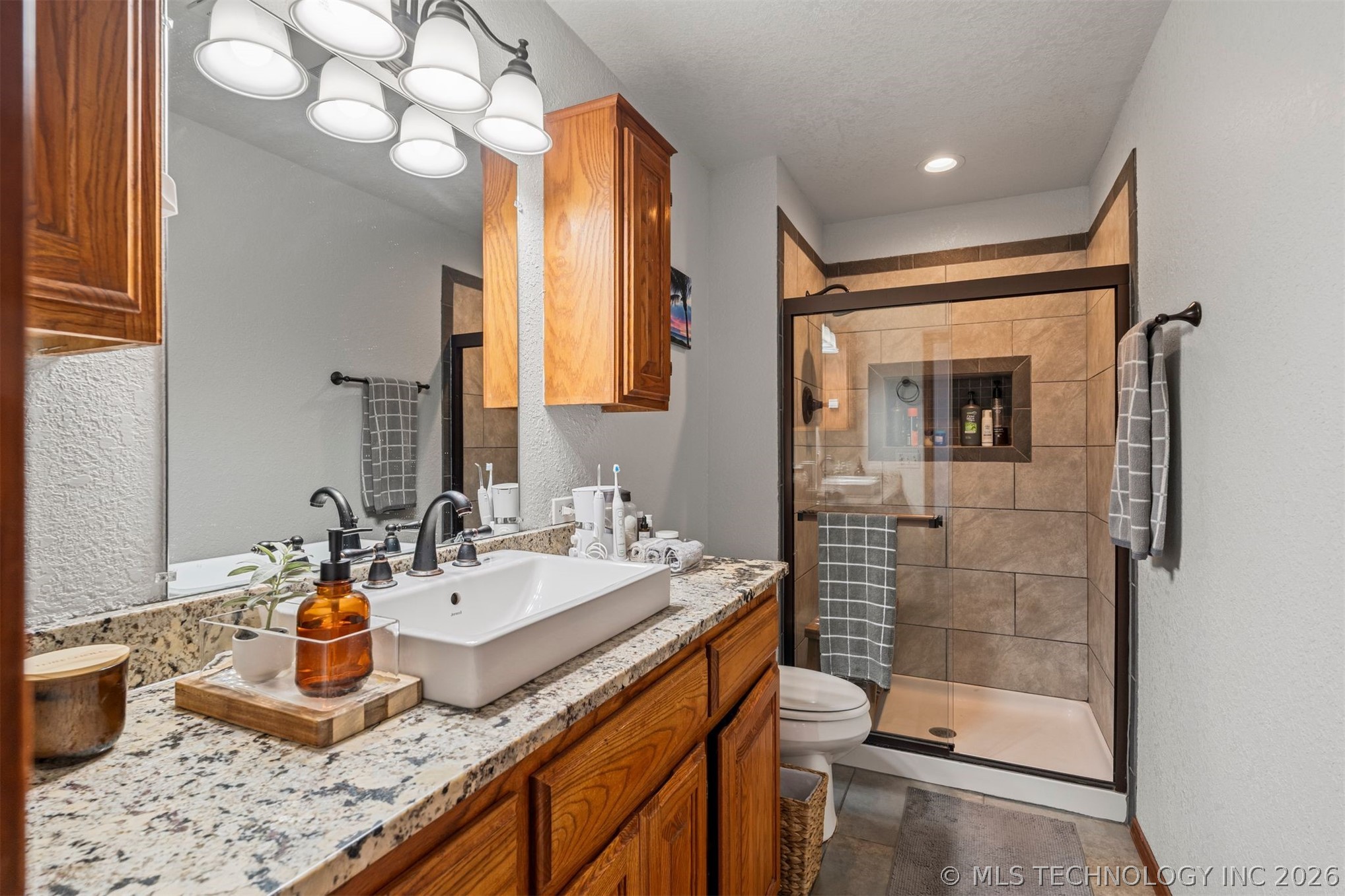 458540 E 1040 Road Property Photo 16