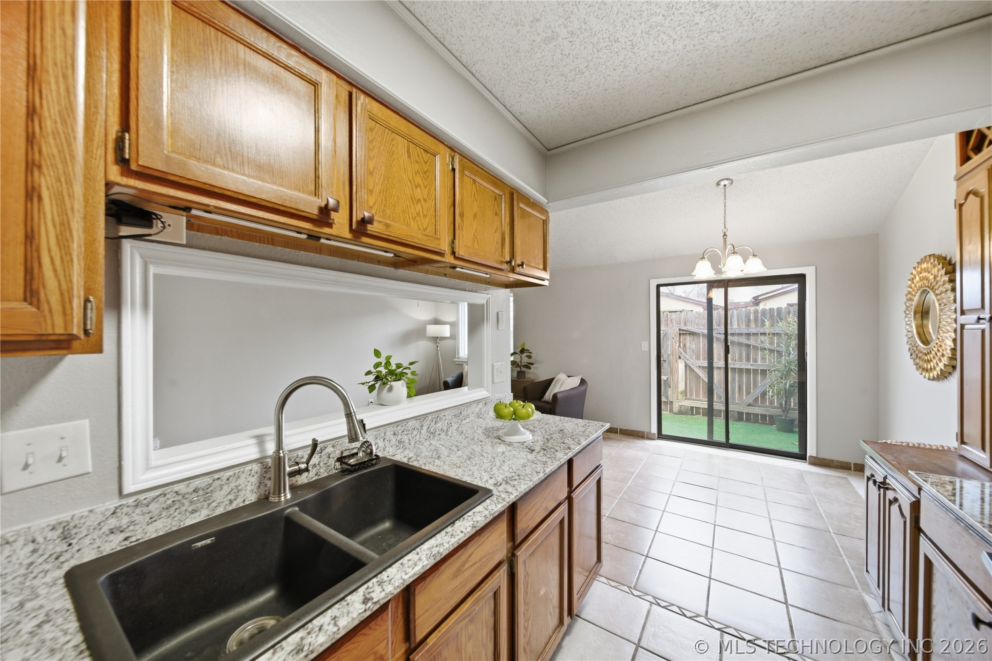 13513 E 30th Place B Property Photo 11