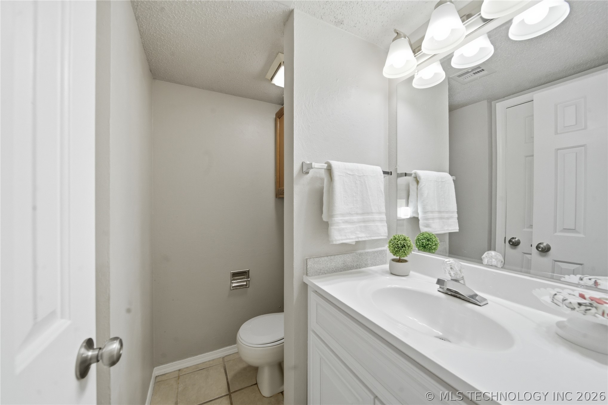13513 E 30th Place B Property Photo 17