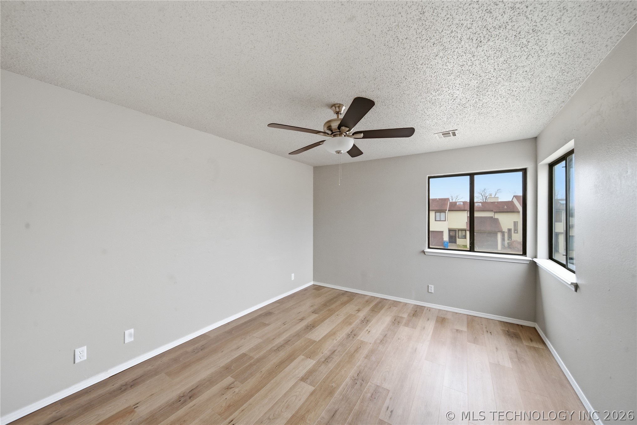13513 E 30th Place B Property Photo 23