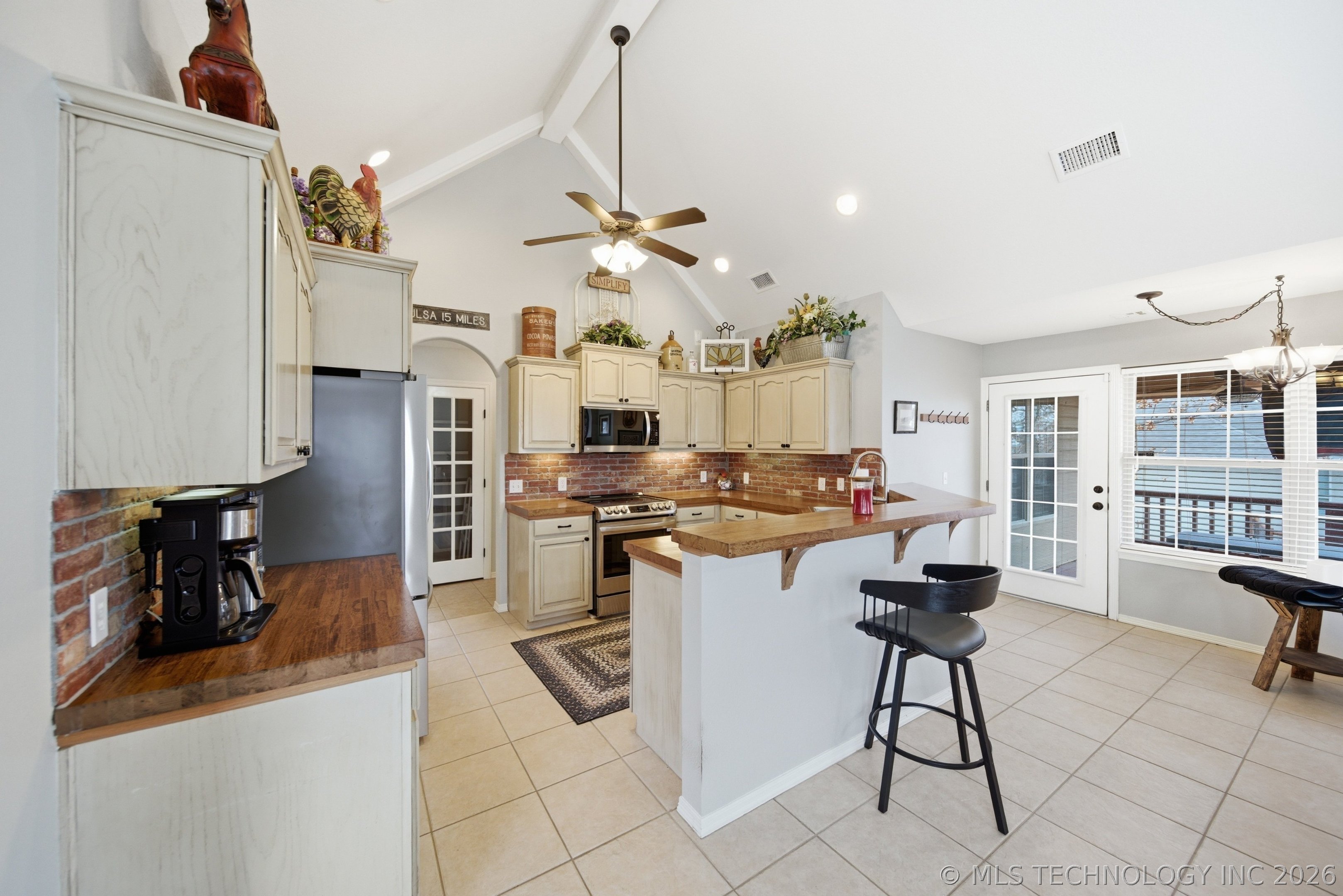 2619 Woodstone Drive Property Photo 13