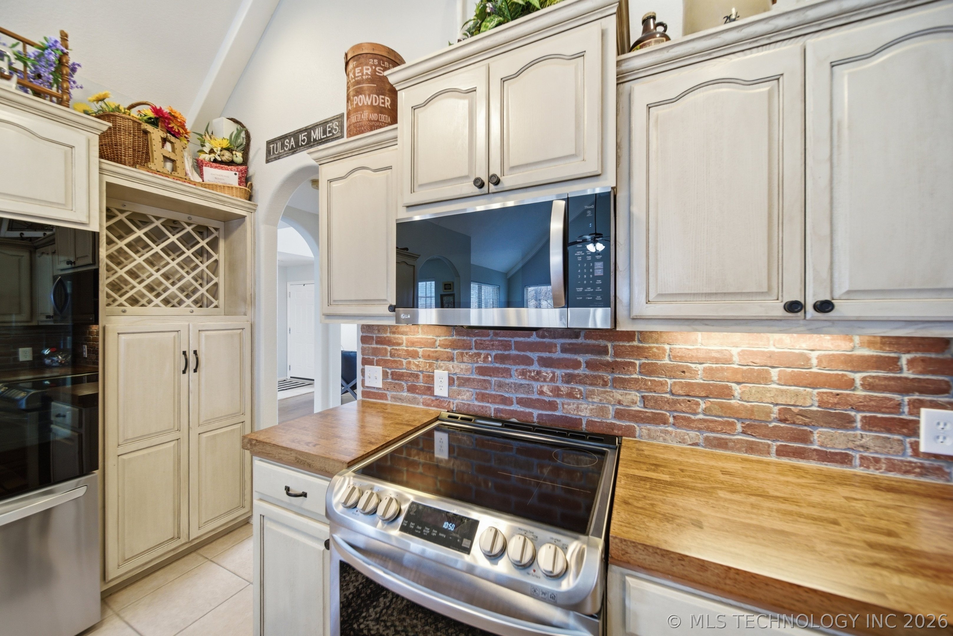 2619 Woodstone Drive Property Photo 16