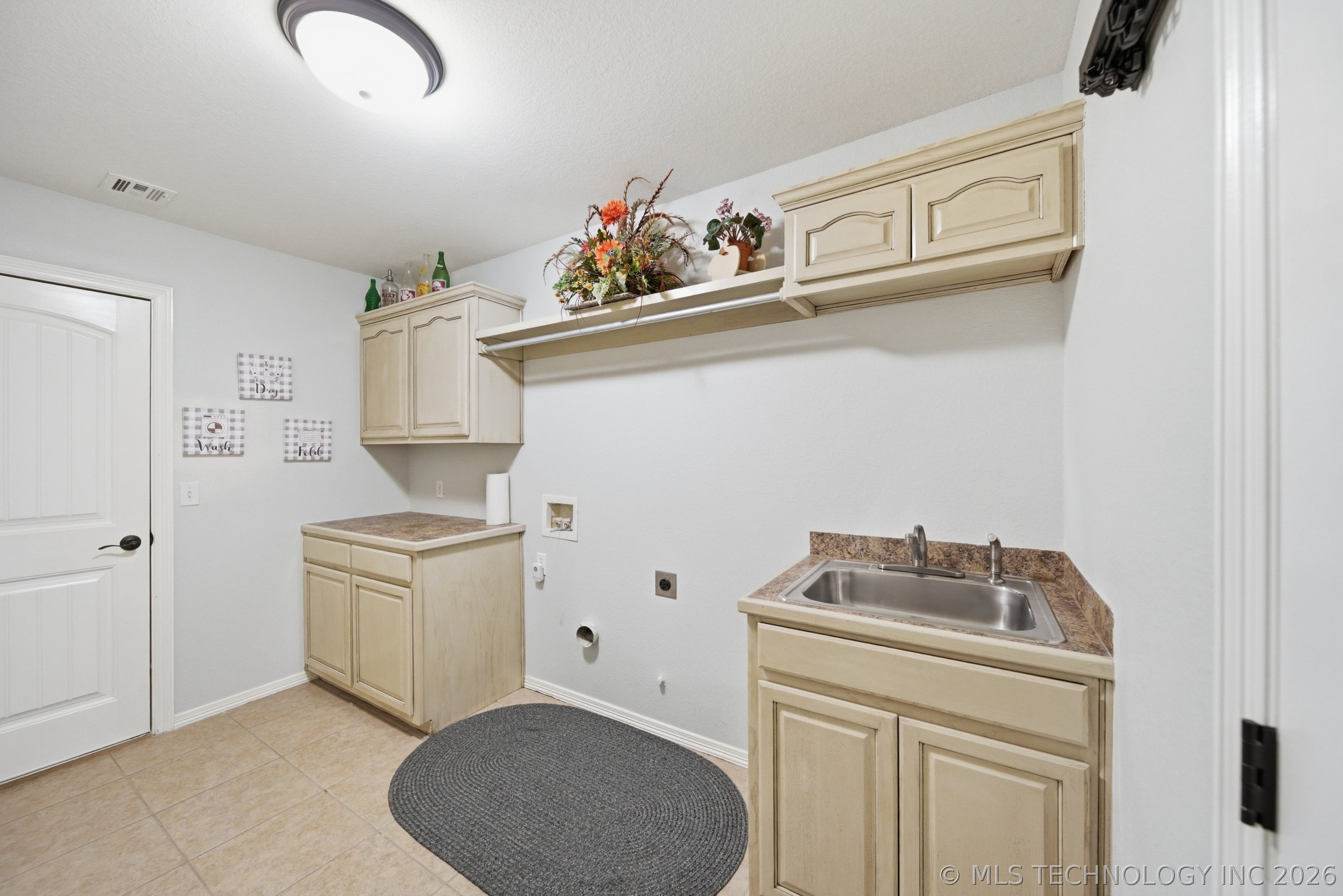 2619 Woodstone Drive Property Photo 27