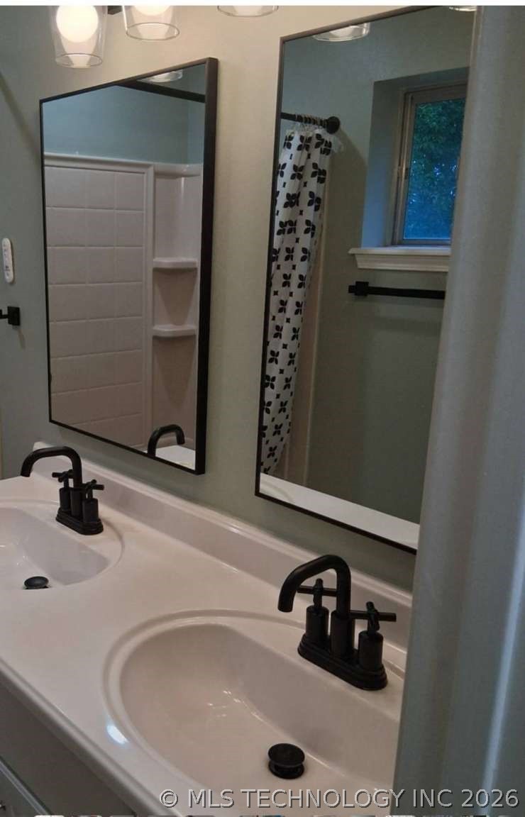 17039 S 161st East Avenue Property Photo 15