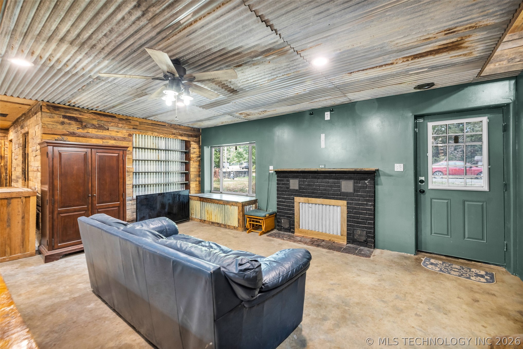 22307 E 843 Road Property Photo 6