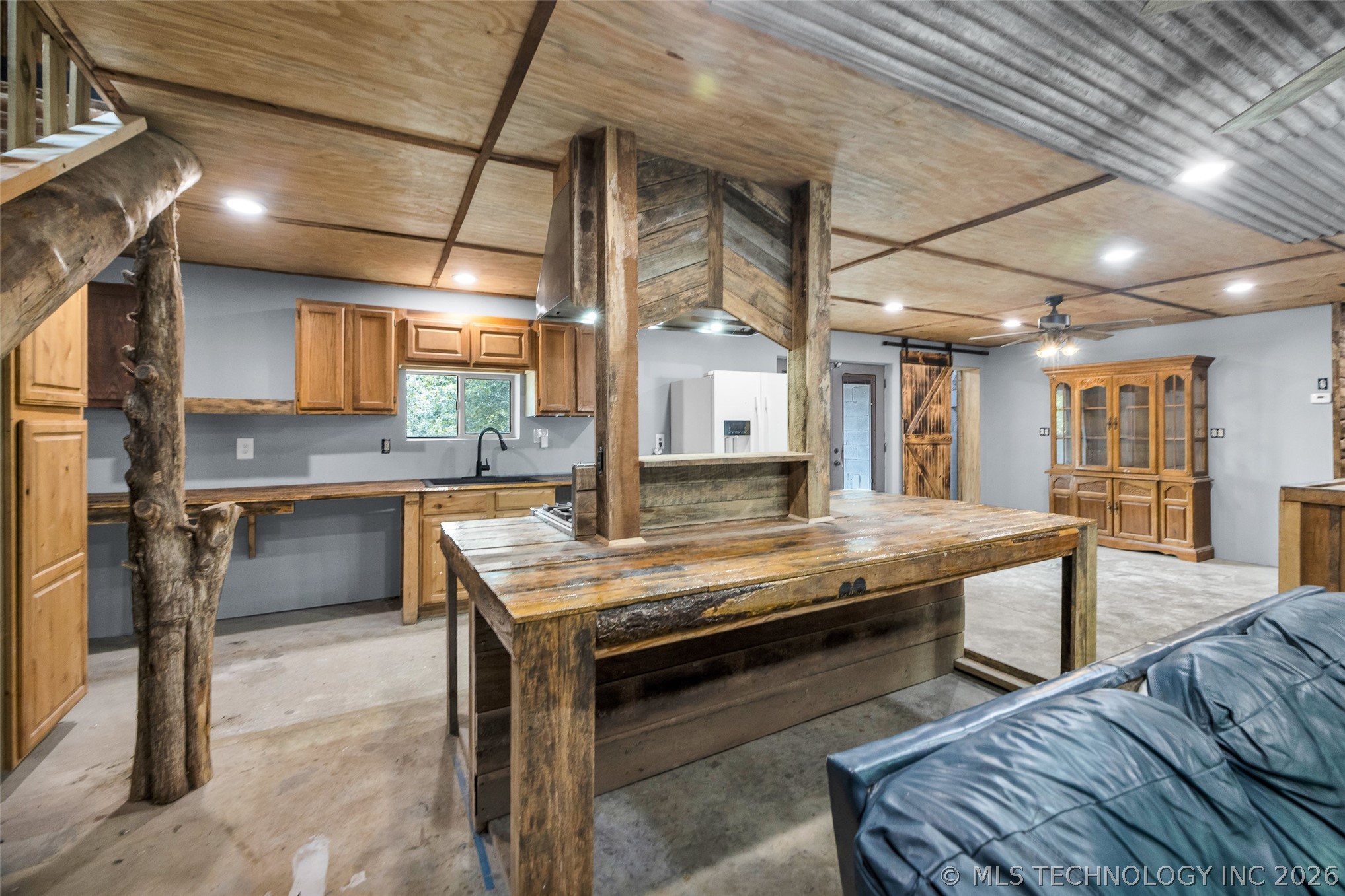 22307 E 843 Road Property Photo 9