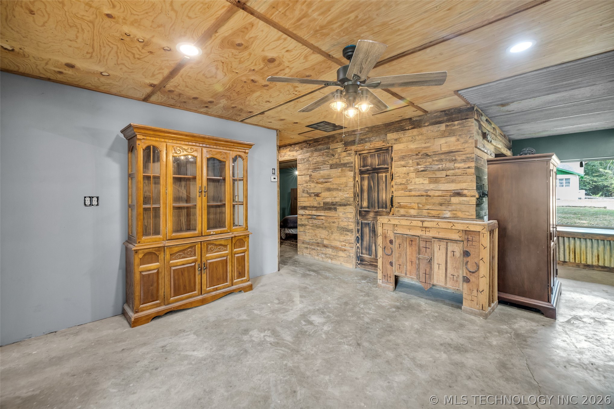 22307 E 843 Road Property Photo 18