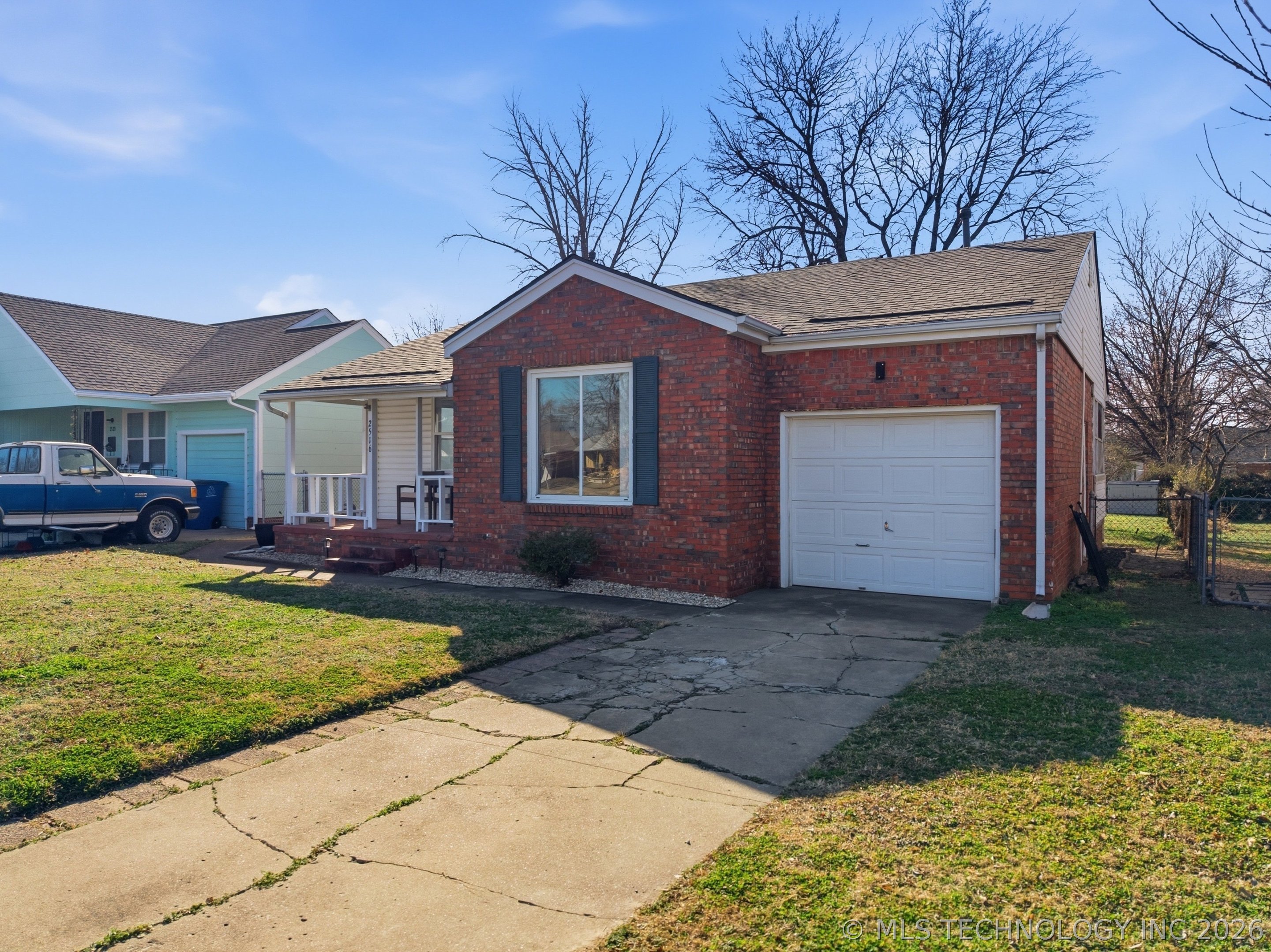 2516 E 3rd Street Property Photo 2