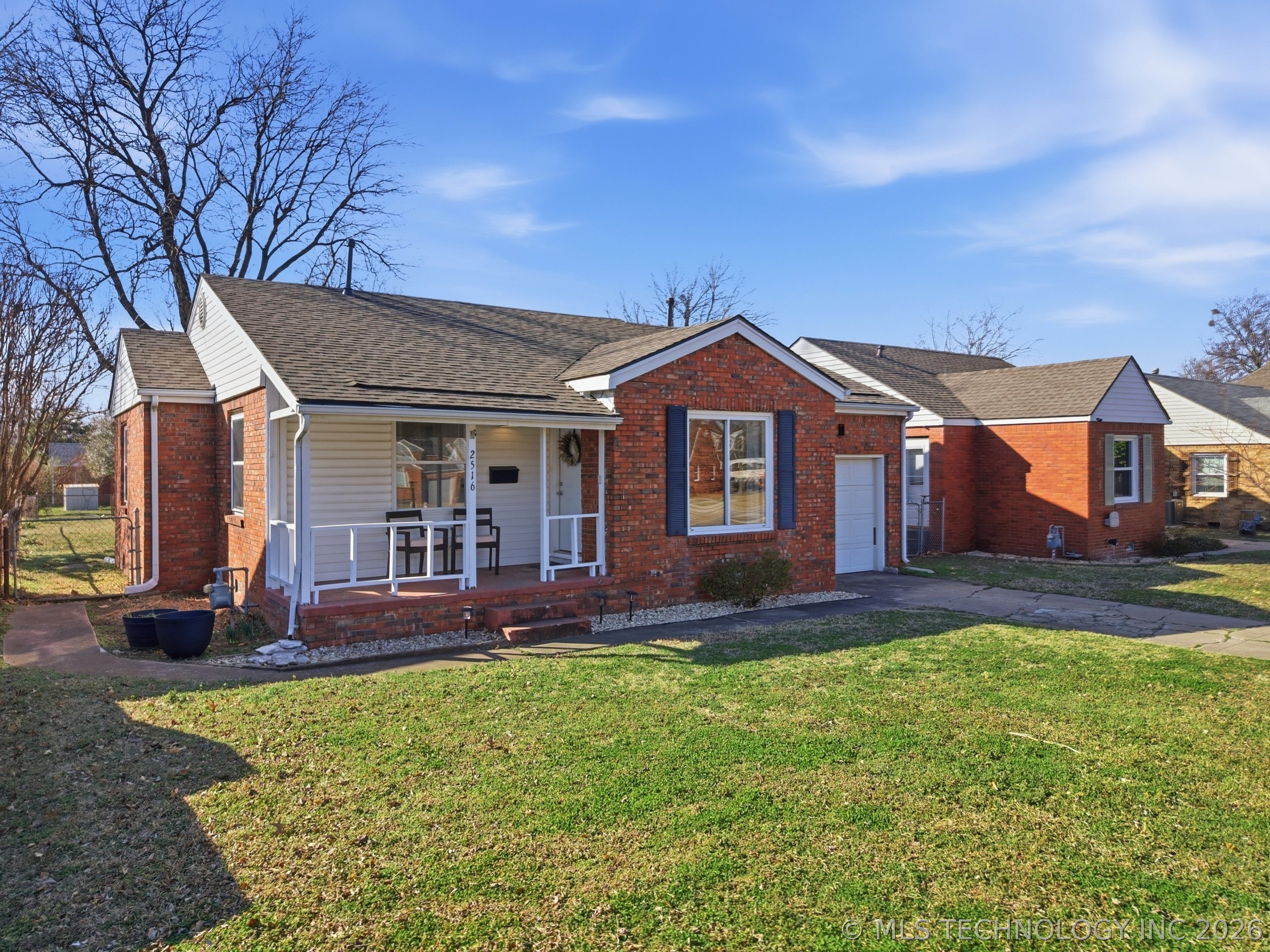 2516 E 3rd Street Property Photo 3